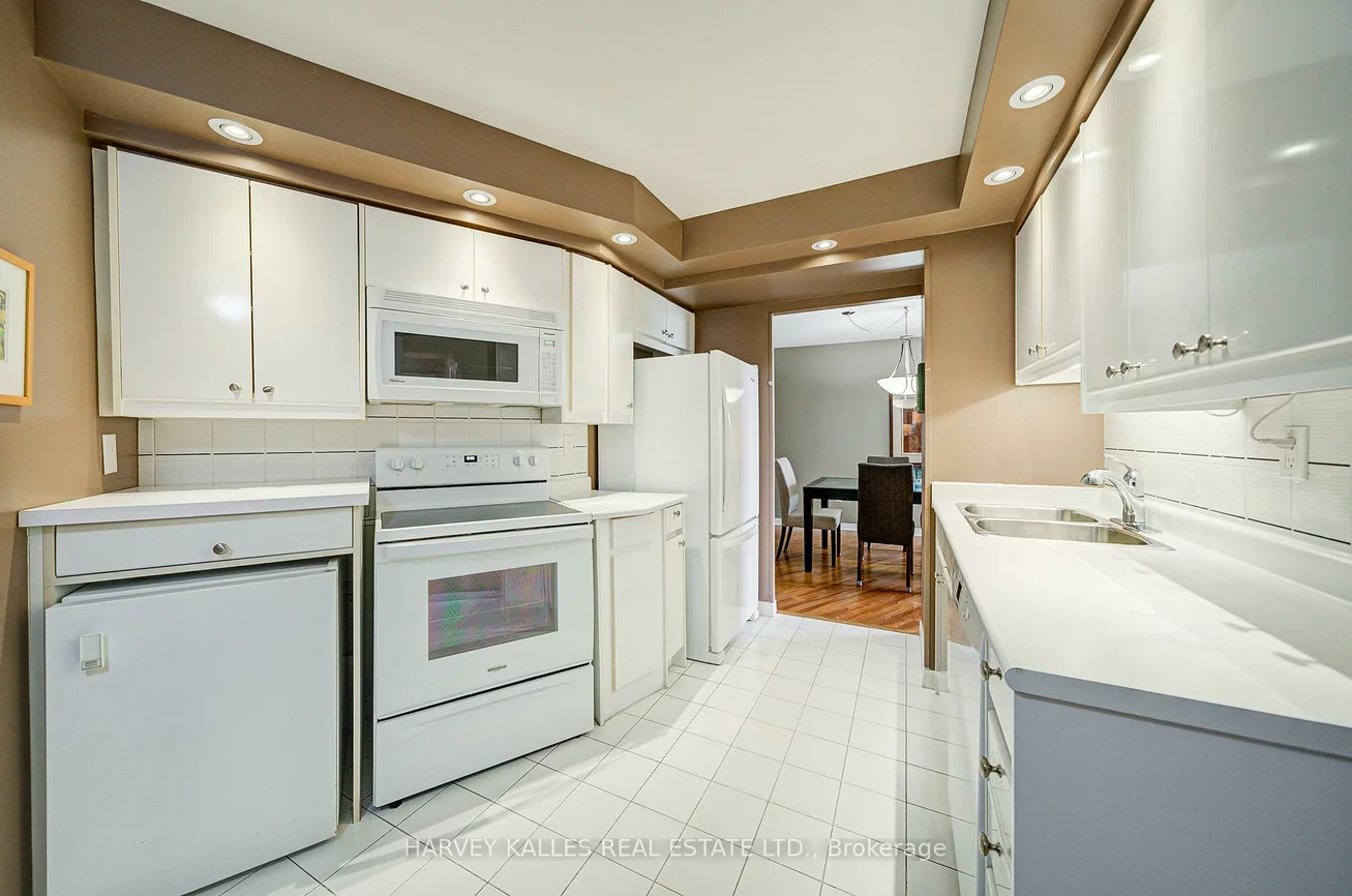 7250, Yonge, Crestwood-Springfarm-Yorkhill, Vaughan