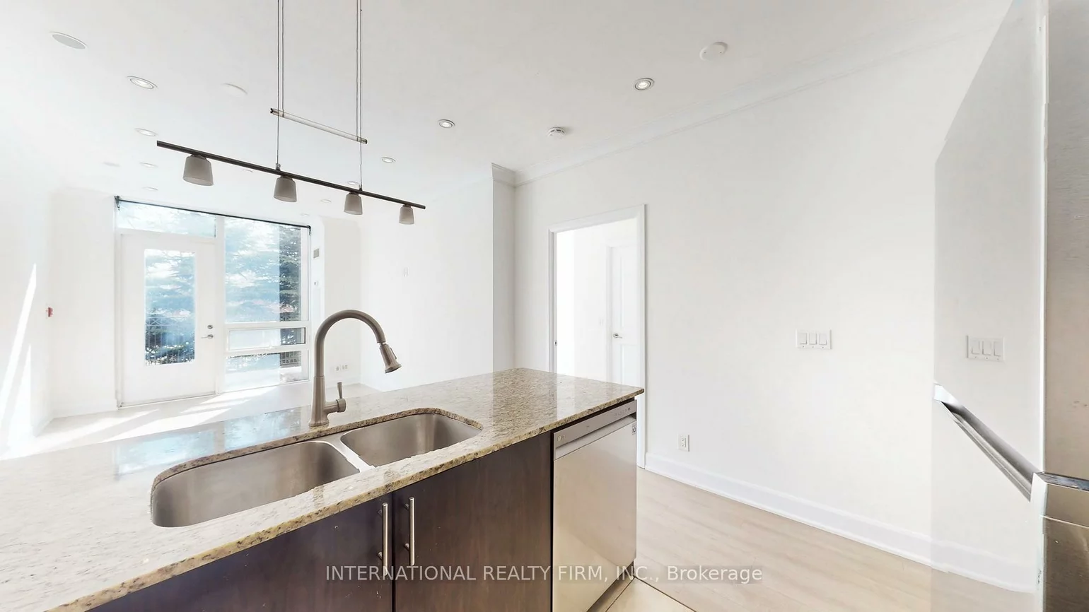 520, Steeles, Crestwood-Springfarm-Yorkhill, Vaughan