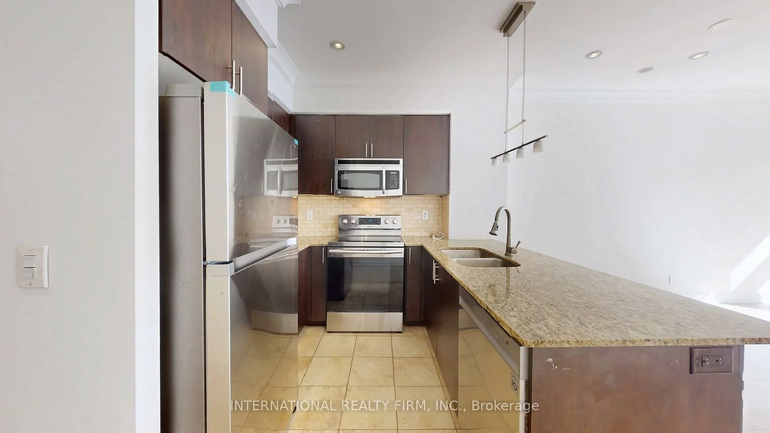 520, Steeles, Crestwood-Springfarm-Yorkhill, Vaughan