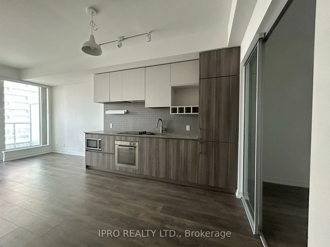 898, Portage, Vaughan Corporate Centre, Vaughan