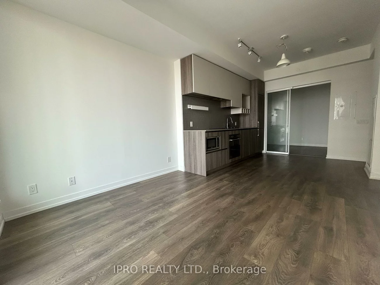 898, Portage, Vaughan Corporate Centre, Vaughan