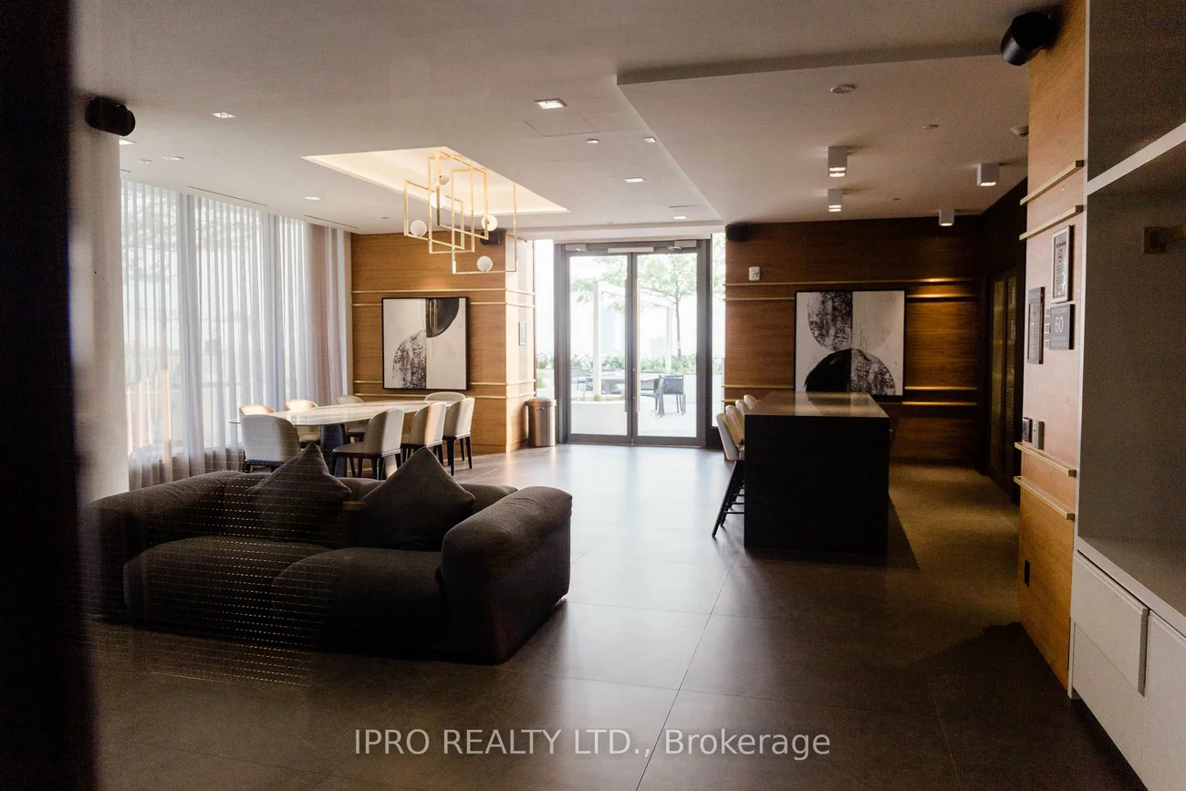 898, Portage, Vaughan Corporate Centre, Vaughan