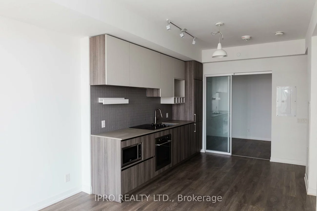 898, Portage, Vaughan Corporate Centre, Vaughan