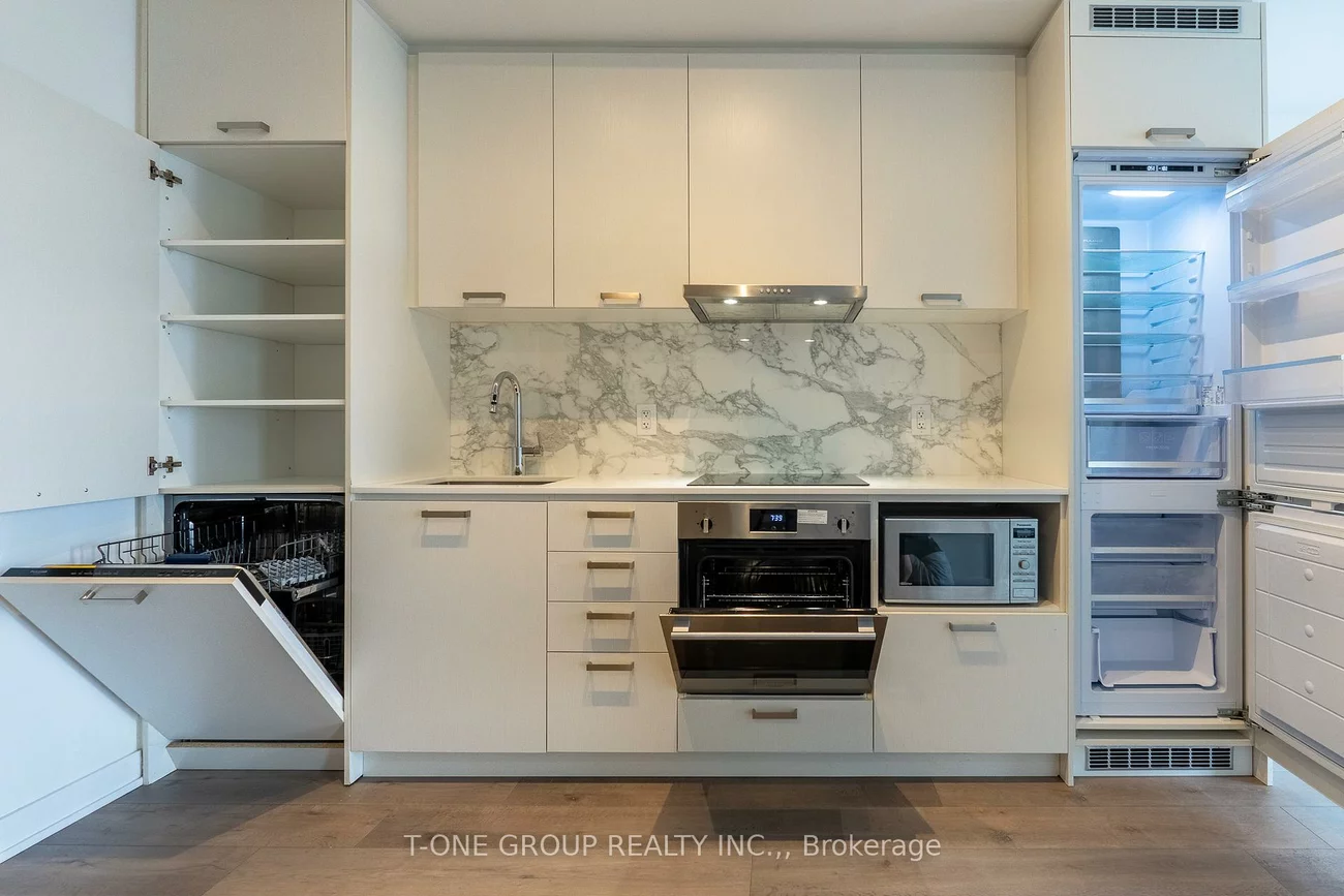 10, Honeycrisp, Vaughan Corporate Centre, Vaughan
