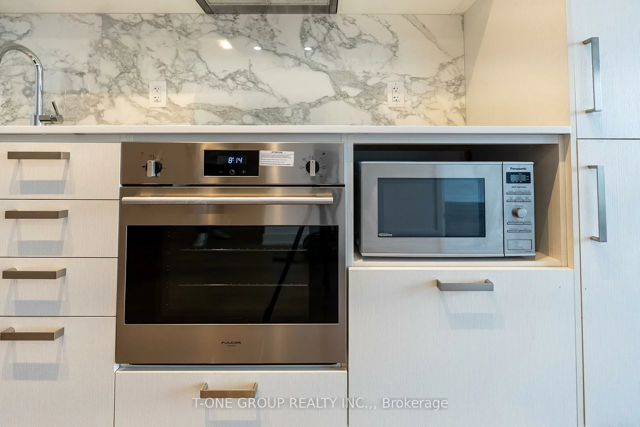 10, Honeycrisp, Vaughan Corporate Centre, Vaughan