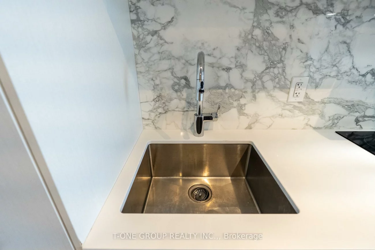 10, Honeycrisp, Vaughan Corporate Centre, Vaughan