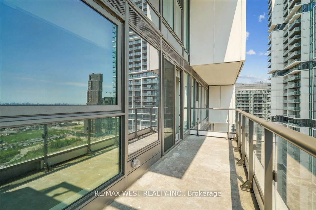 1000, Portage, Vaughan Corporate Centre, Vaughan