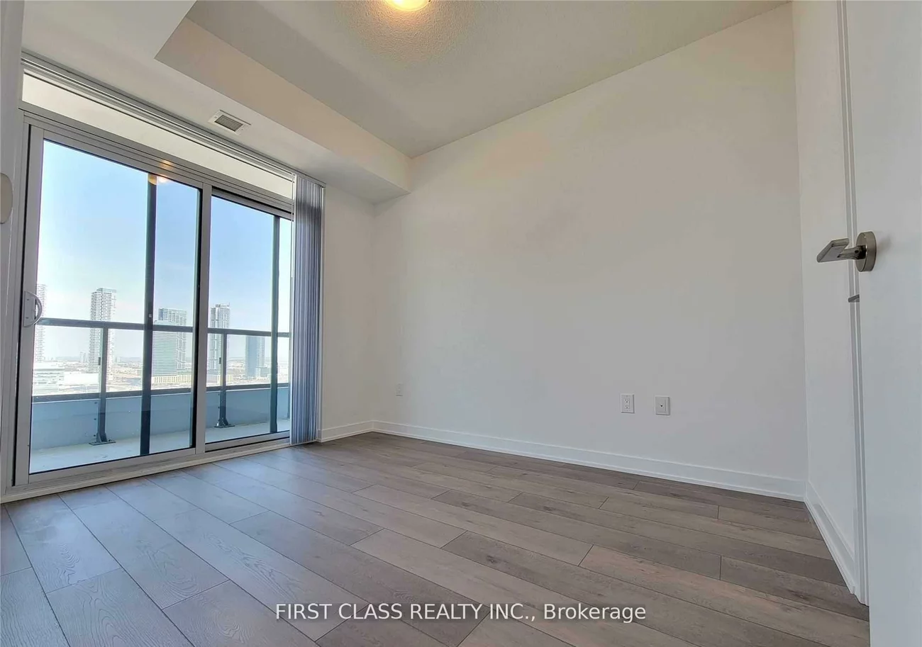 38, Honeycrisp, Vaughan Corporate Centre, Vaughan