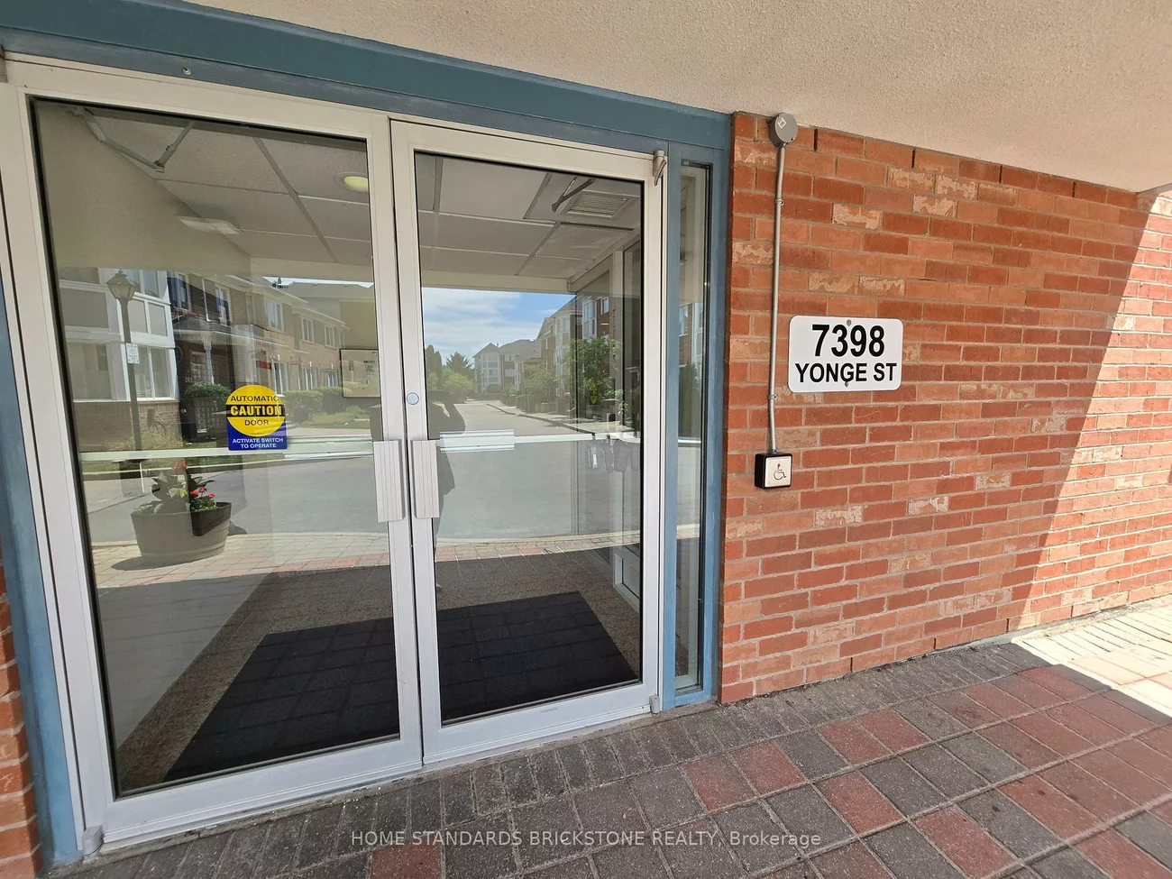 7398, Yonge, Crestwood-Springfarm-Yorkhill, Vaughan
