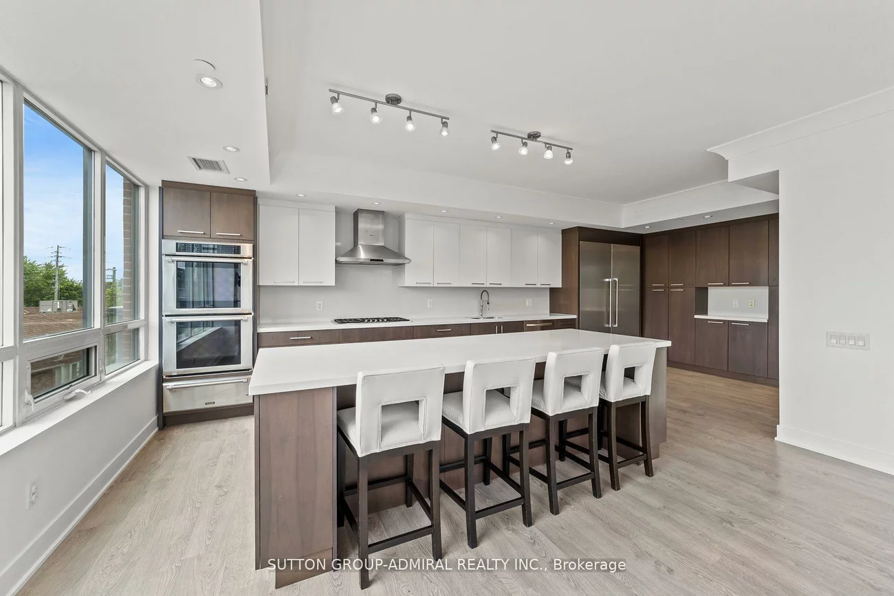 7608, Yonge, Crestwood-Springfarm-Yorkhill, Vaughan