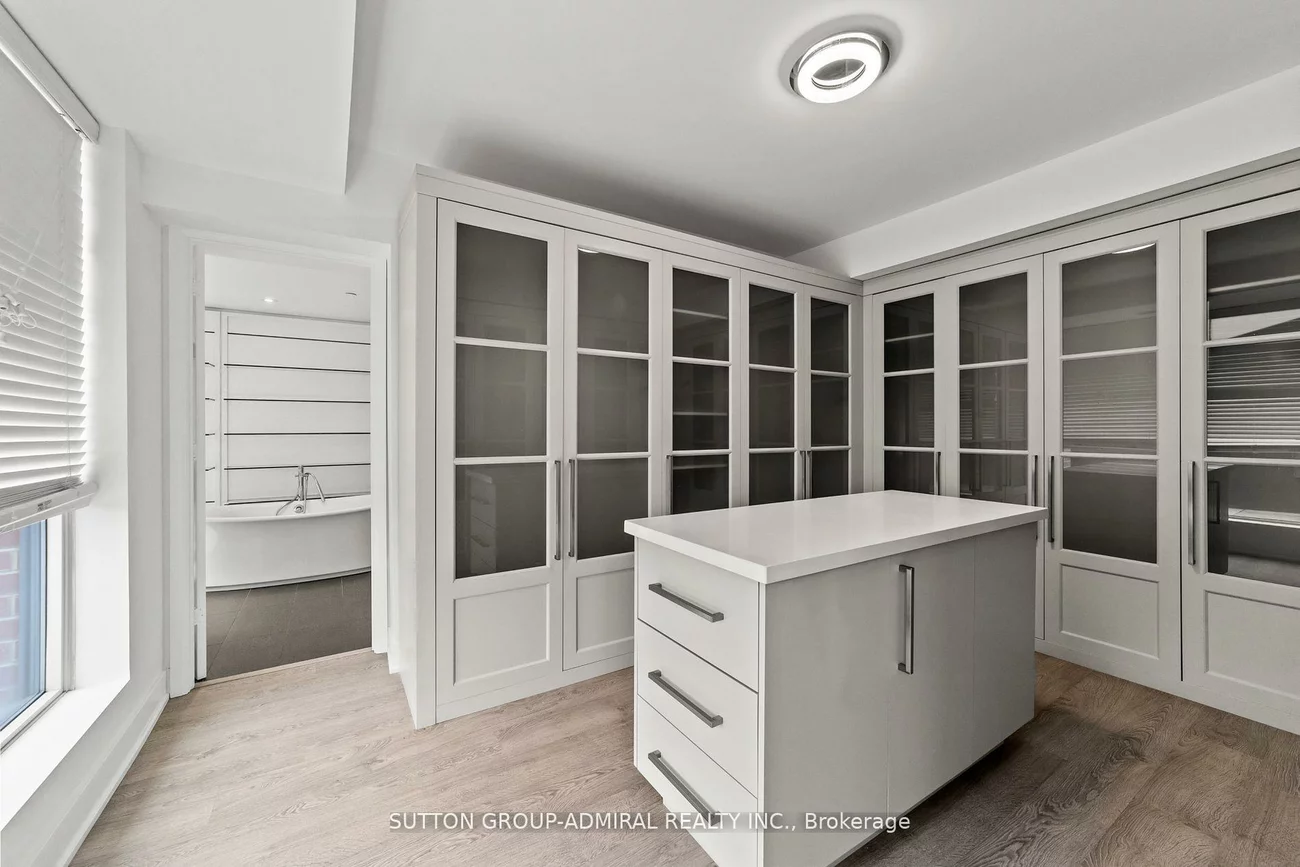 7608, Yonge, Crestwood-Springfarm-Yorkhill, Vaughan