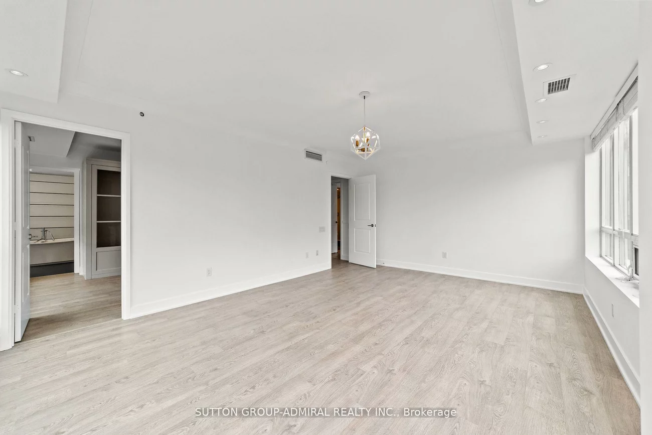 7608, Yonge, Crestwood-Springfarm-Yorkhill, Vaughan