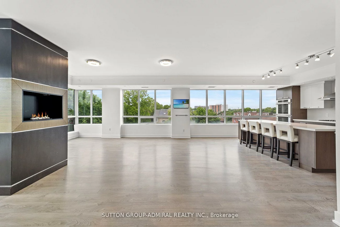 7608, Yonge, Crestwood-Springfarm-Yorkhill, Vaughan