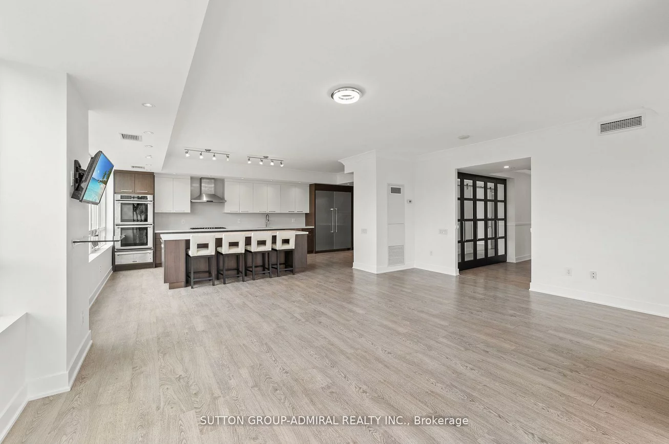 7608, Yonge, Crestwood-Springfarm-Yorkhill, Vaughan