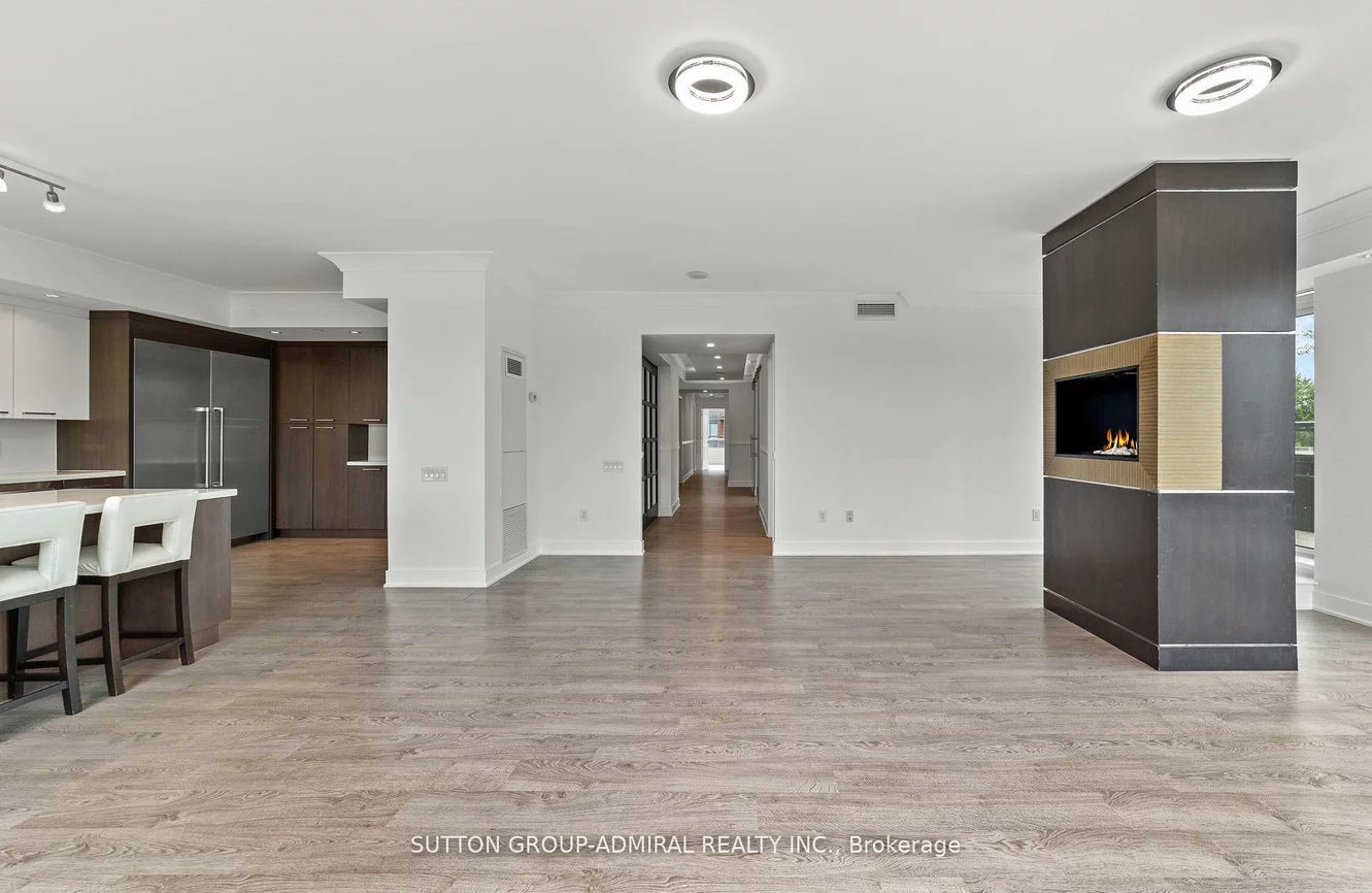 7608, Yonge, Crestwood-Springfarm-Yorkhill, Vaughan