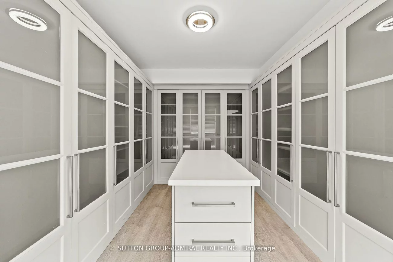 7608, Yonge, Crestwood-Springfarm-Yorkhill, Vaughan