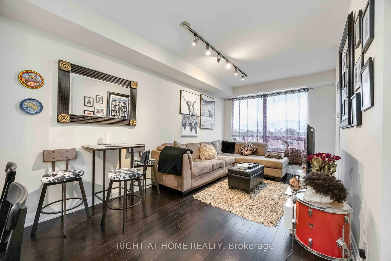 520, Steeles, Crestwood-Springfarm-Yorkhill, Vaughan