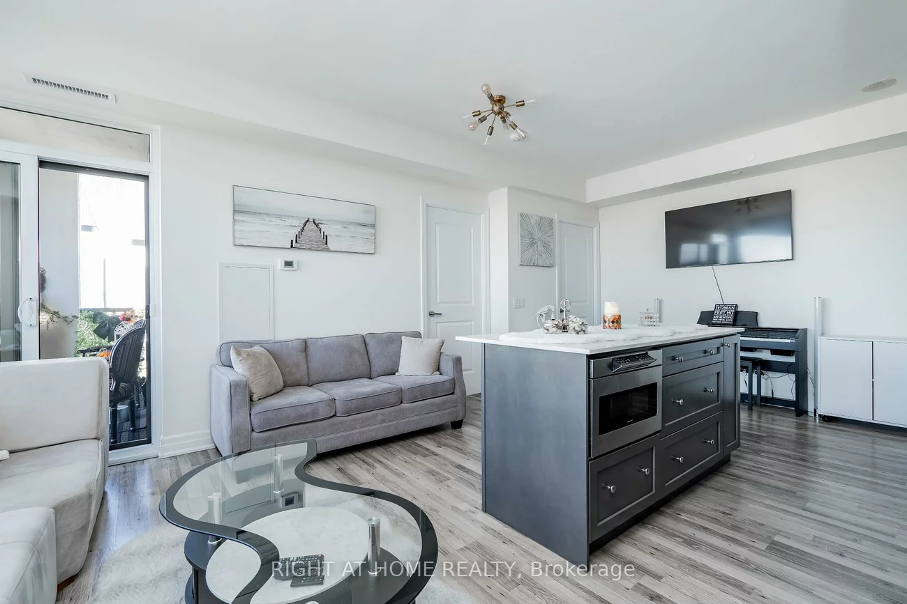 9075, Jane, Concord, Vaughan