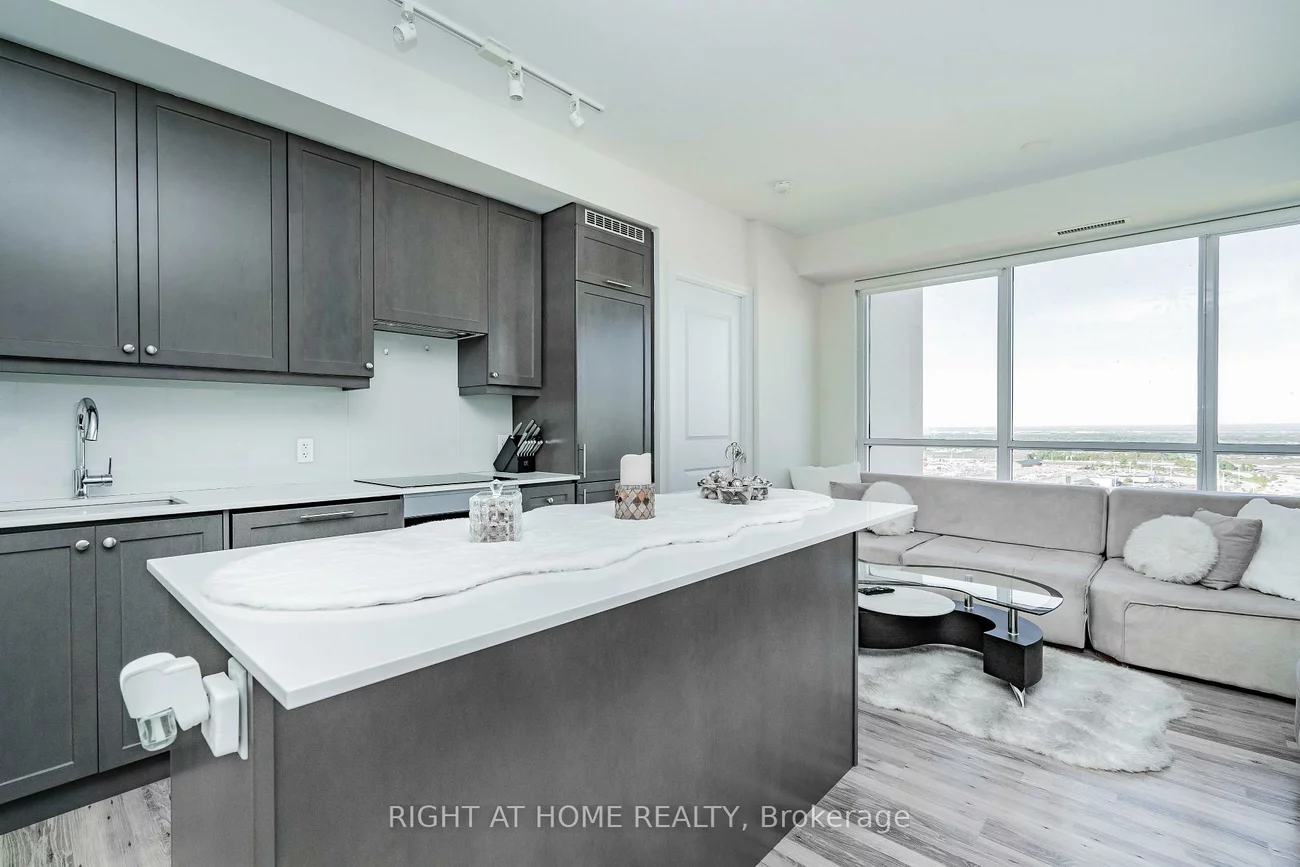 9075, Jane, Concord, Vaughan