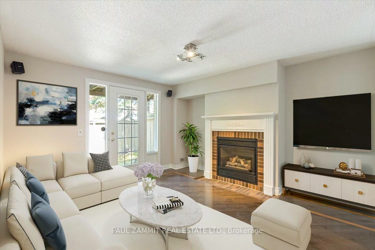 8038, Yonge, Uplands, Vaughan