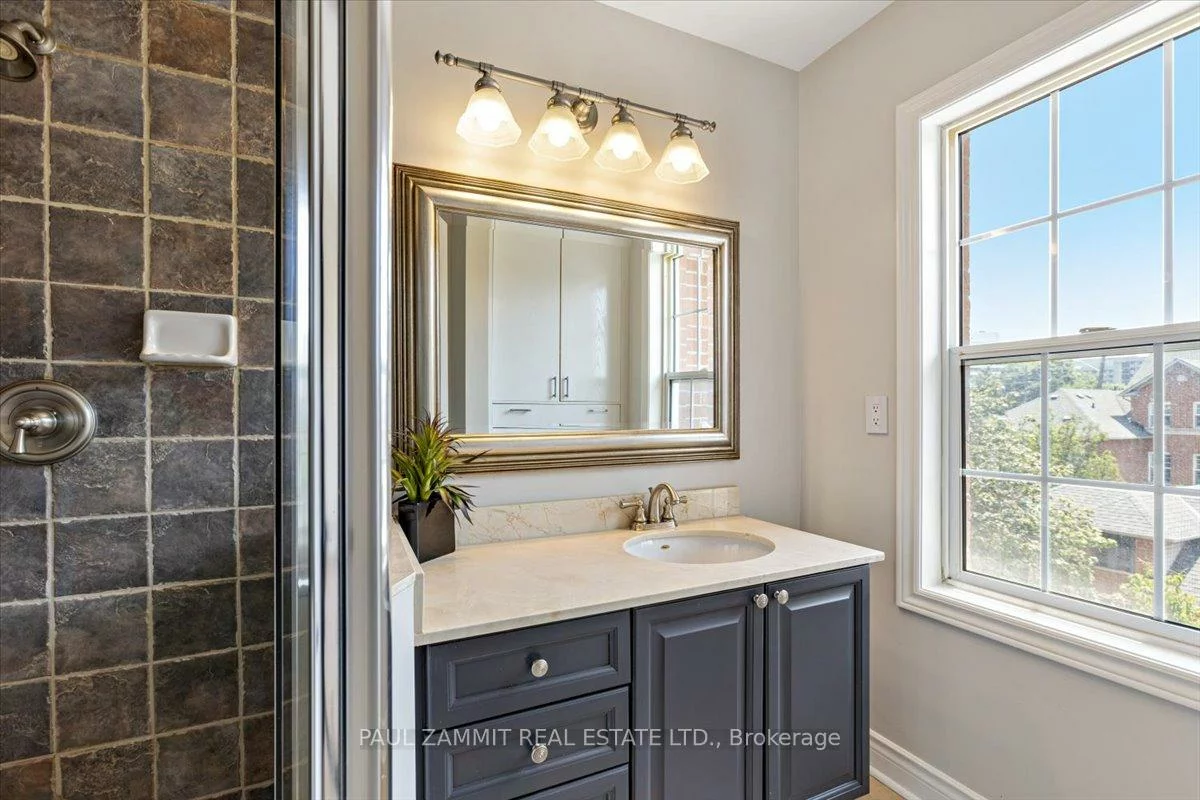 8038, Yonge, Uplands, Vaughan