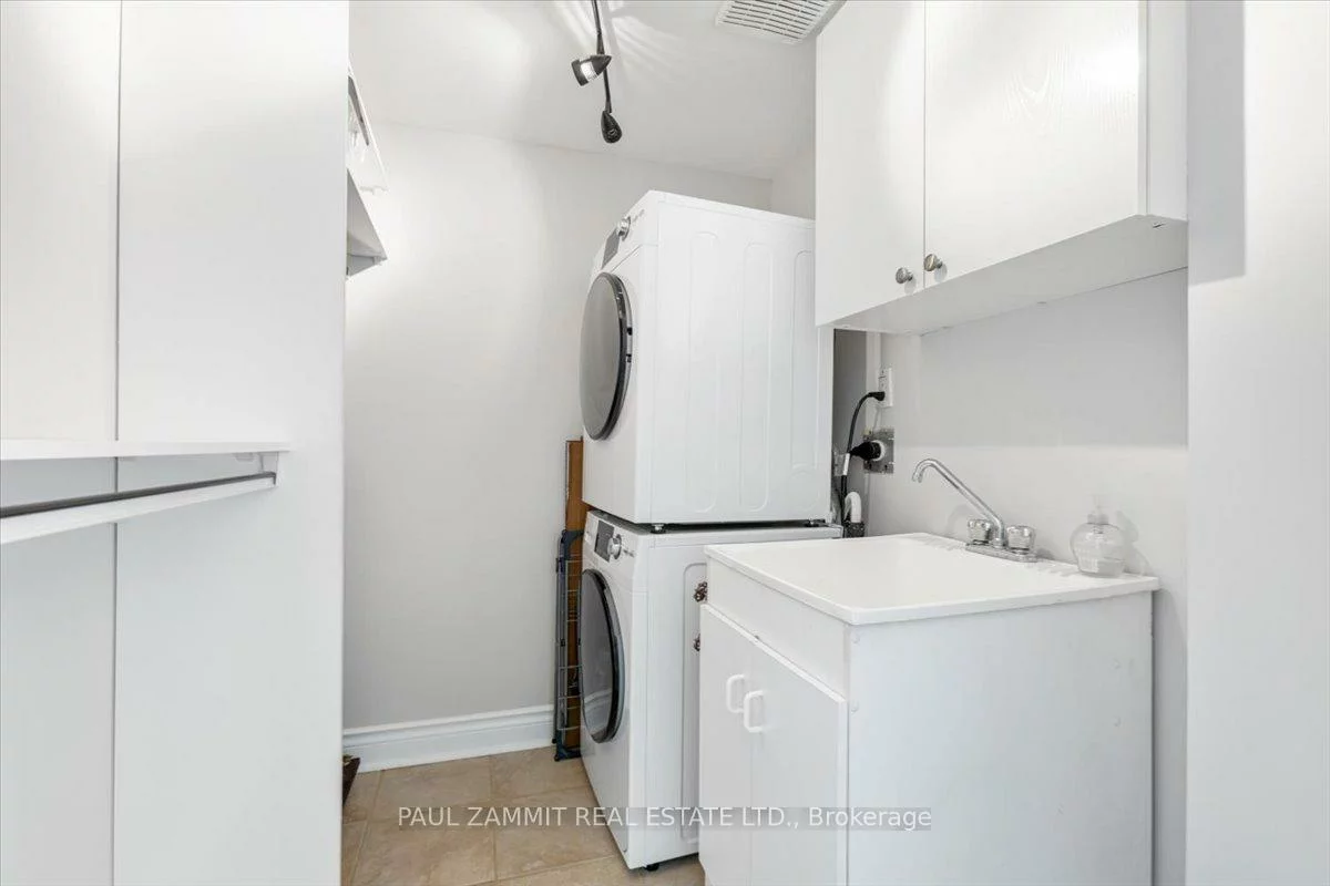 8038, Yonge, Uplands, Vaughan