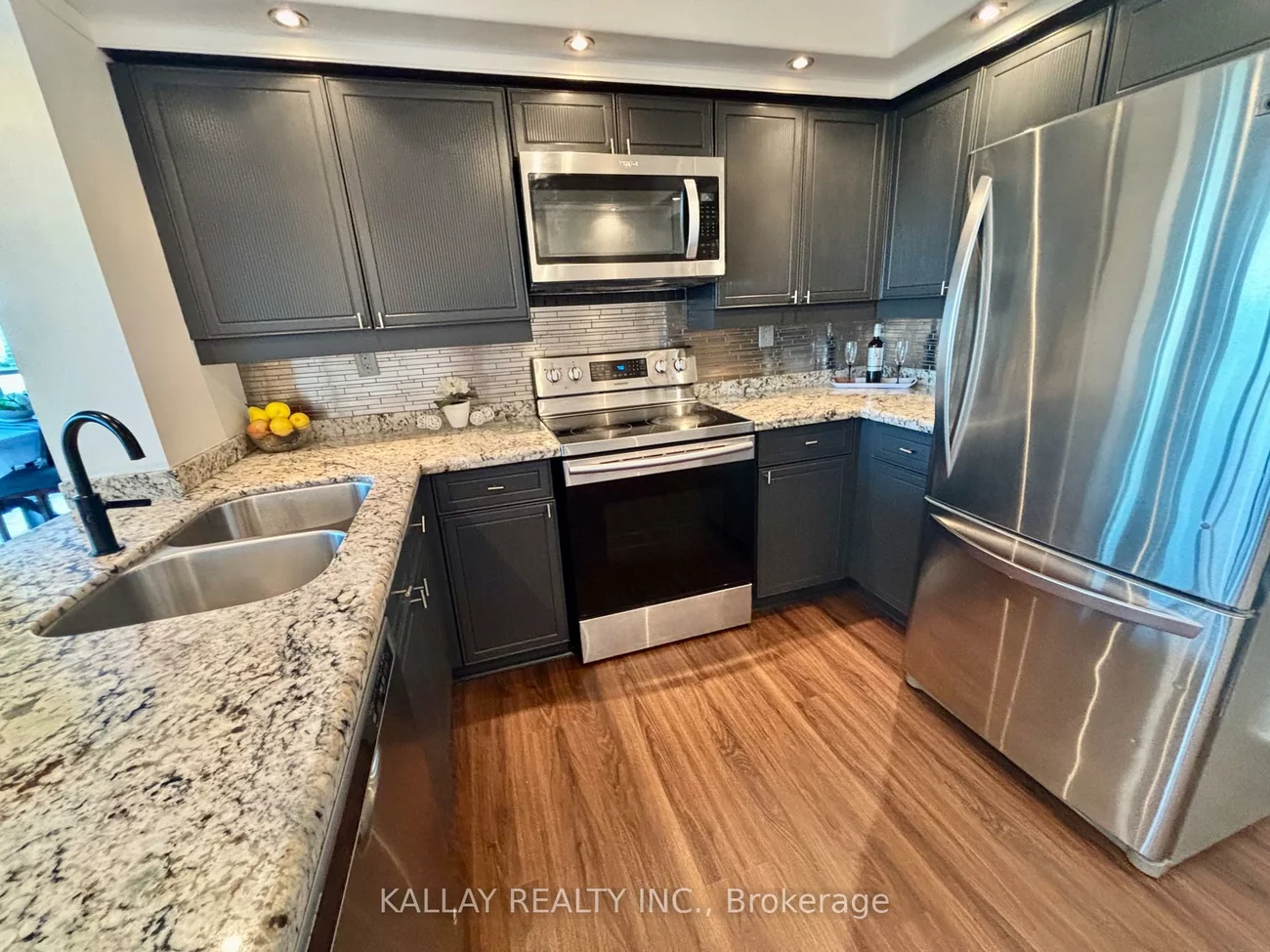 7300, Yonge, Crestwood-Springfarm-Yorkhill, Vaughan