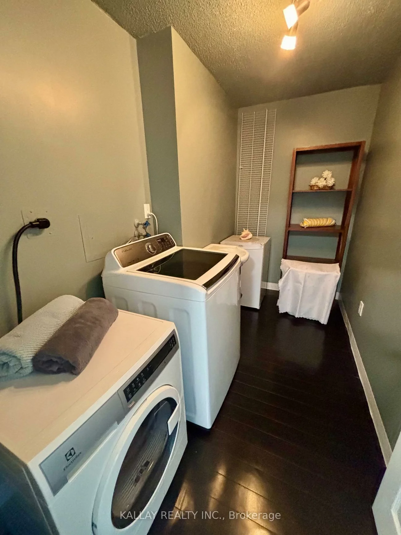 7300, Yonge, Crestwood-Springfarm-Yorkhill, Vaughan