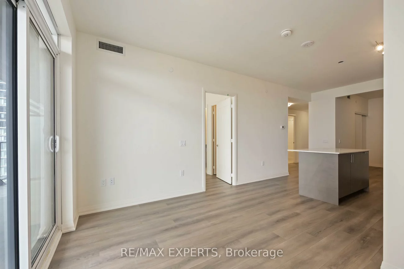 8960, Jane, Vellore Village, Vaughan
