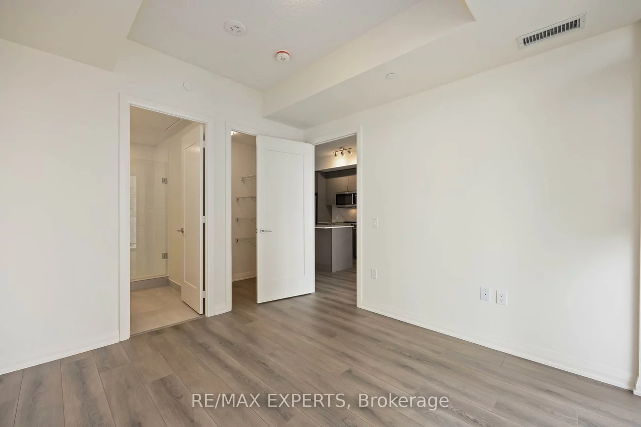 8960, Jane, Vellore Village, Vaughan