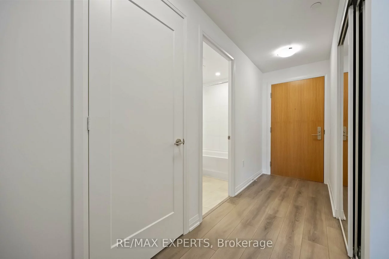 8960, Jane, Vellore Village, Vaughan