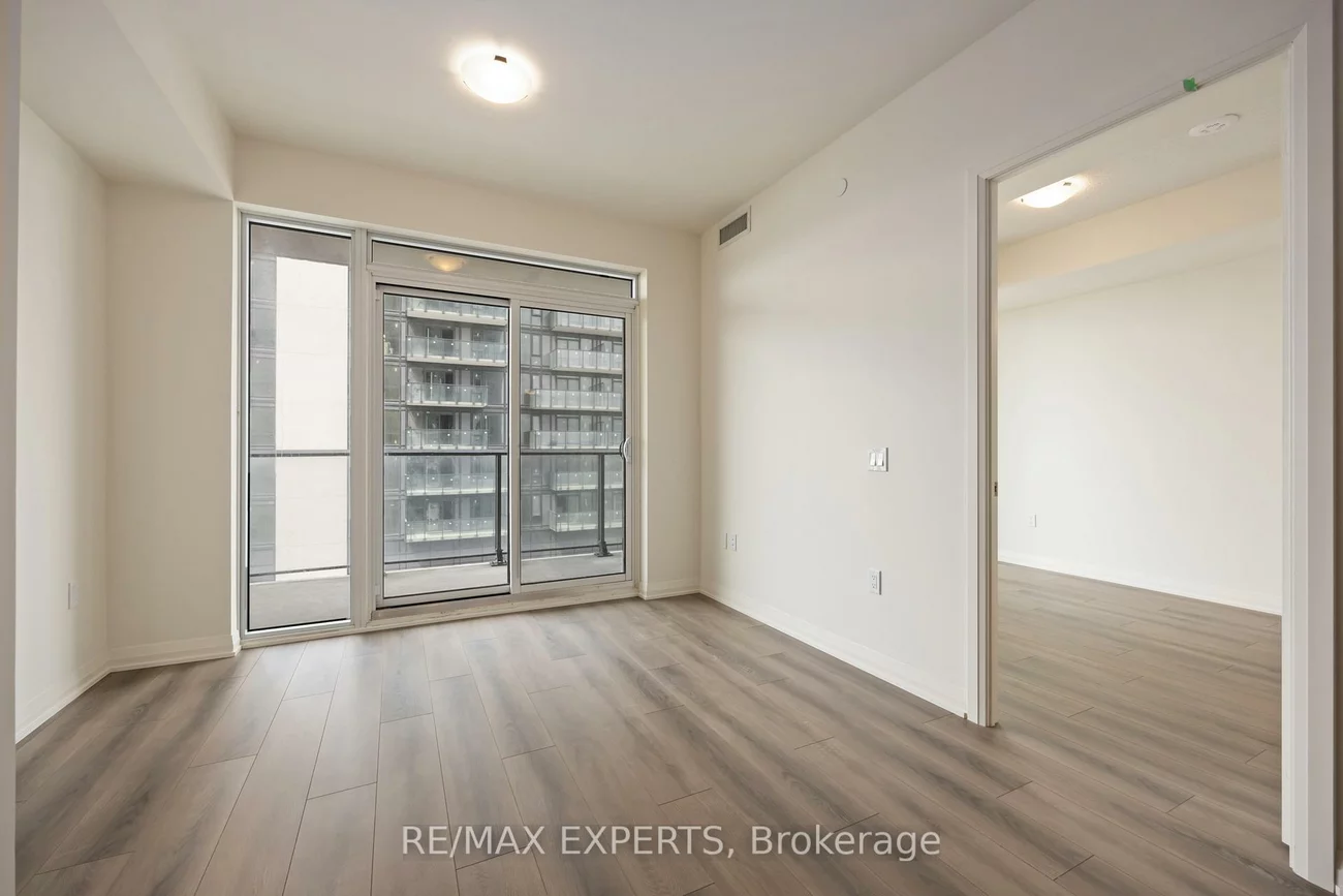 8960, Jane, Vellore Village, Vaughan