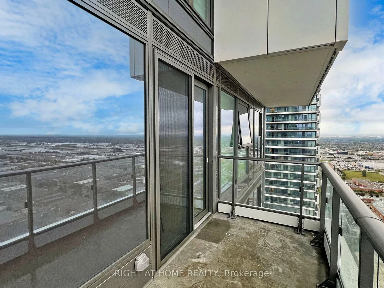 1000, Portage, Vaughan Corporate Centre, Vaughan