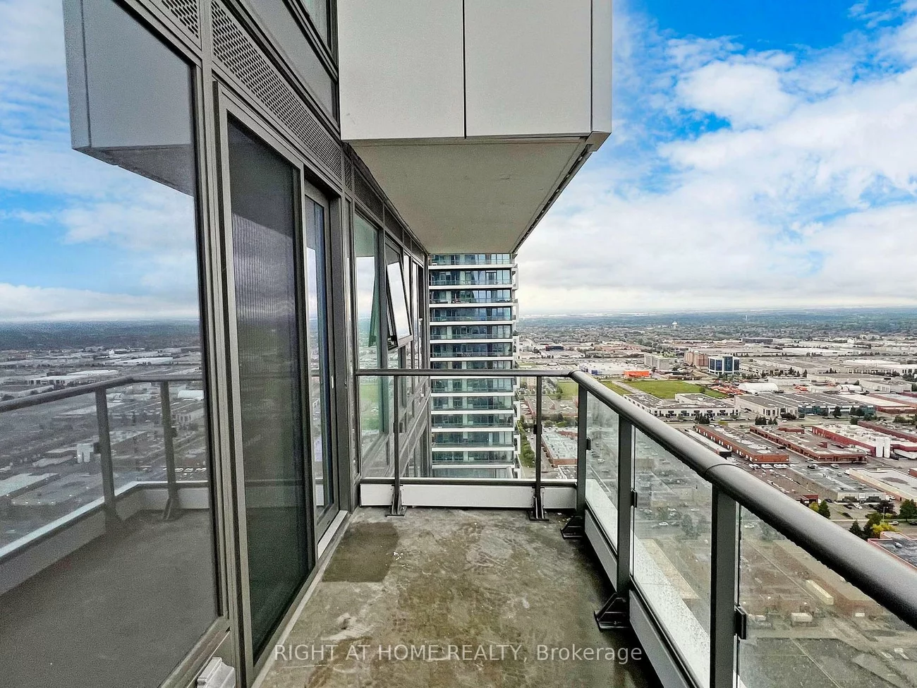1000, Portage, Vaughan Corporate Centre, Vaughan