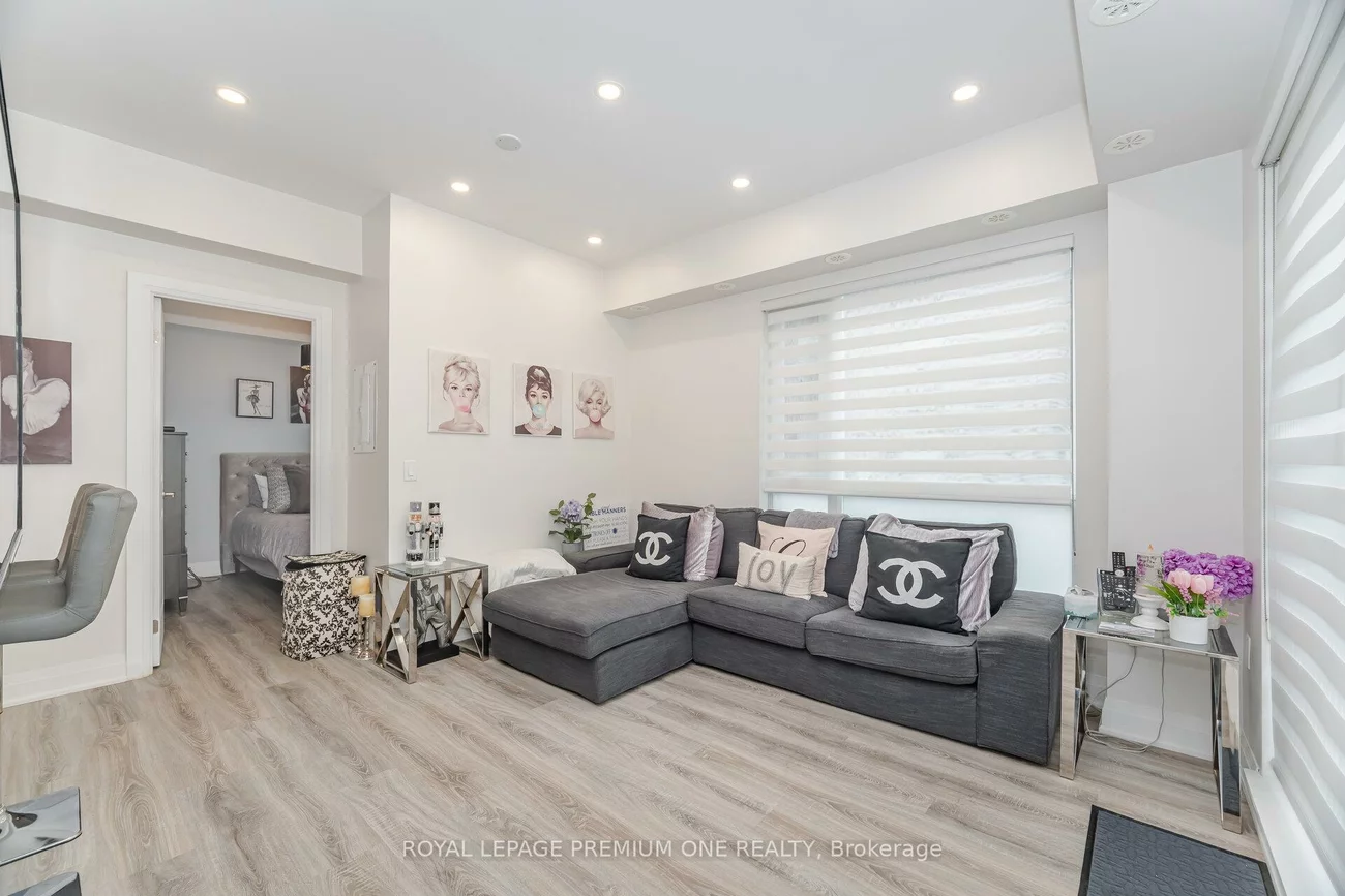 48, COLES, Vaughan Grove, Vaughan