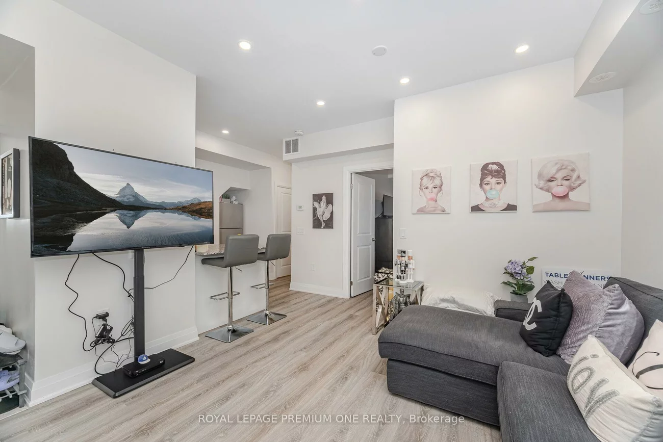 48, COLES, Vaughan Grove, Vaughan