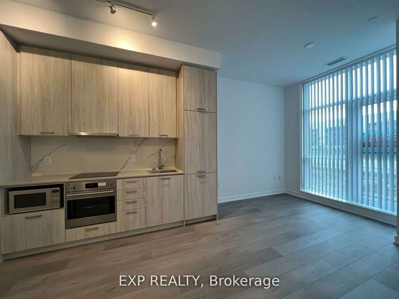 38, Honeycrisp, Vaughan Corporate Centre, Vaughan
