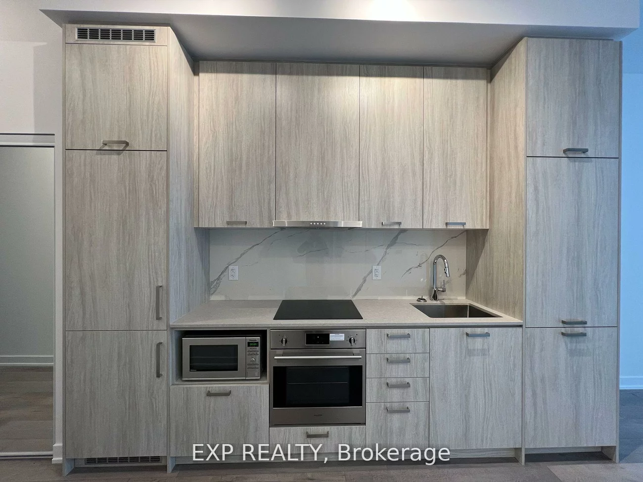 38, Honeycrisp, Vaughan Corporate Centre, Vaughan