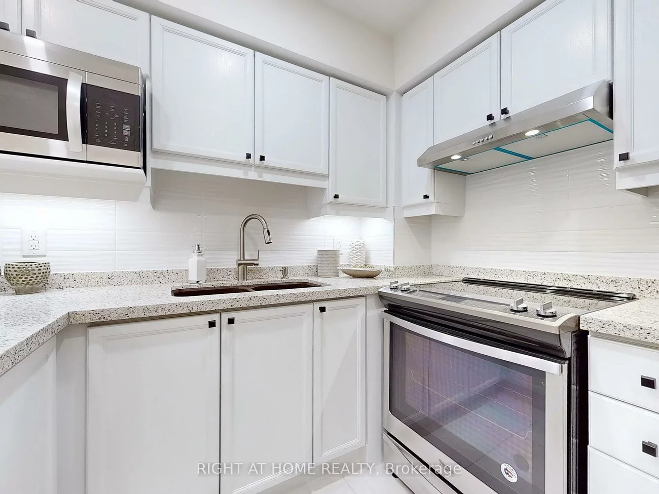735, New Westminster, Brownridge, Vaughan