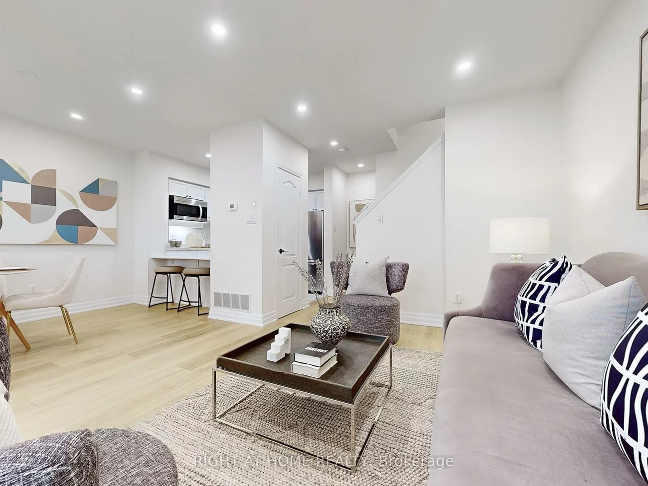 735, New Westminster, Brownridge, Vaughan