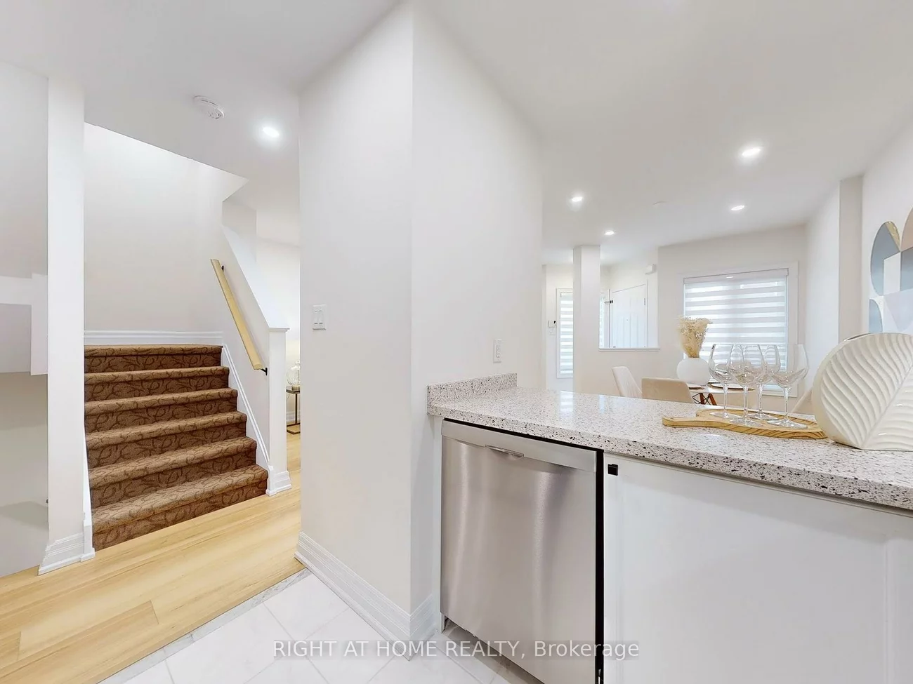 735, New Westminster, Brownridge, Vaughan