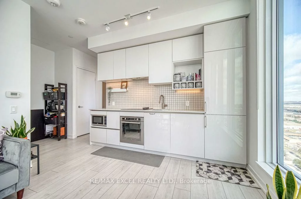 898, Portage, Vaughan Corporate Centre, Vaughan