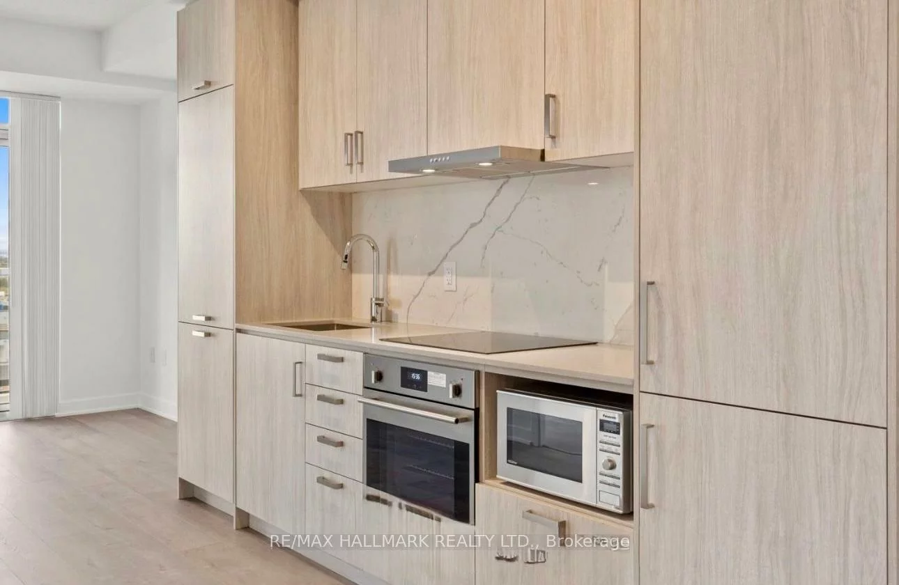 60, Honeycrisp, Vaughan Corporate Centre, Vaughan
