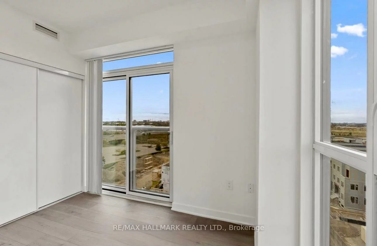 60, Honeycrisp, Vaughan Corporate Centre, Vaughan