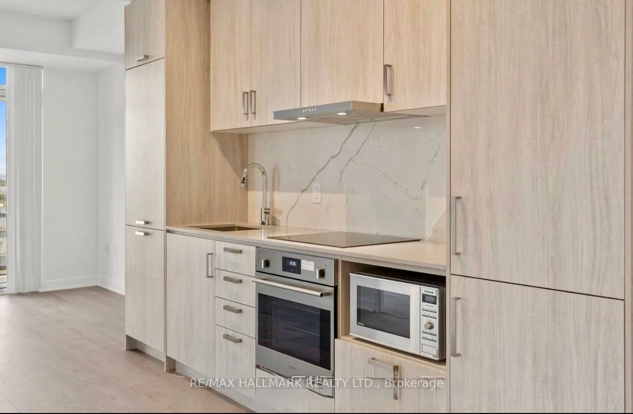 60, Honeycrisp, Vaughan Corporate Centre, Vaughan