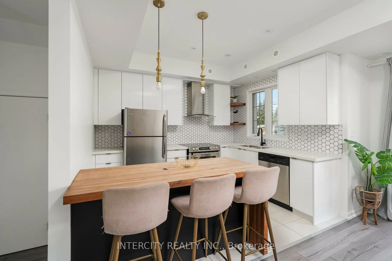 26, Bruce, East Woodbridge, Vaughan