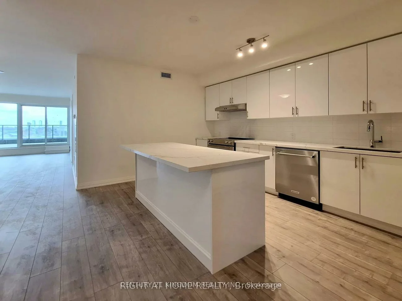 8960, Jane, Concord, Vaughan