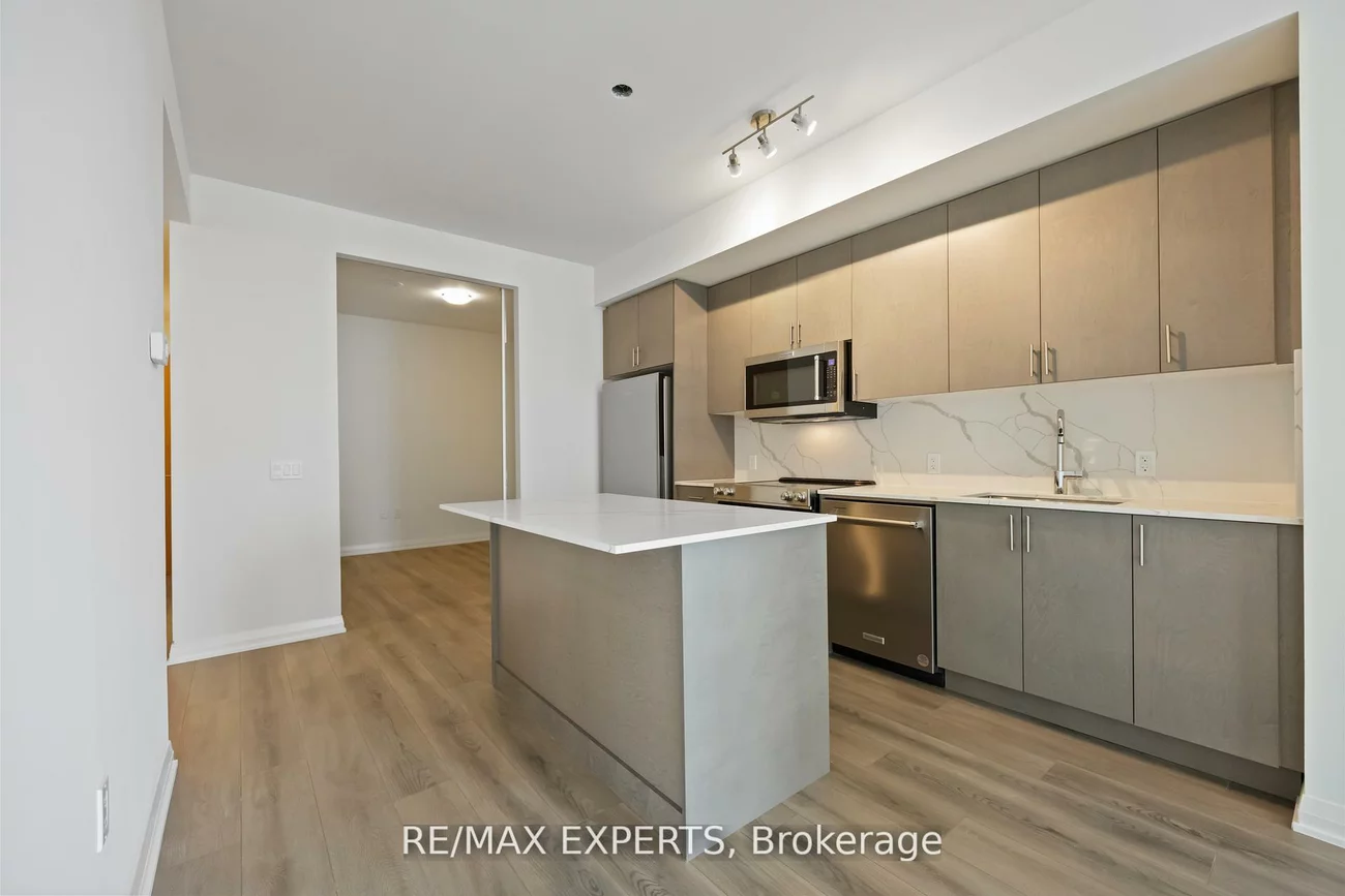 8960, Jane, Vellore Village, Vaughan