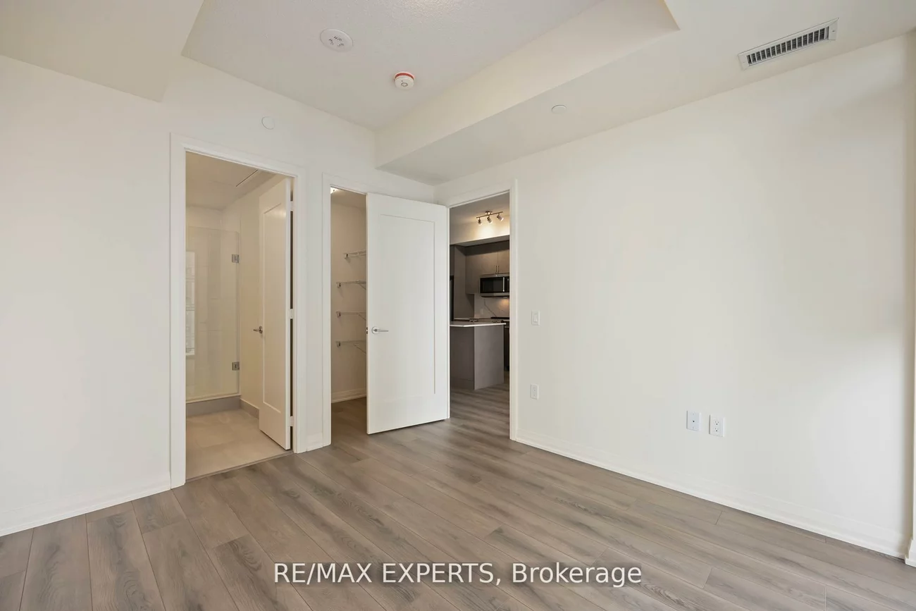 8960, Jane, Vellore Village, Vaughan