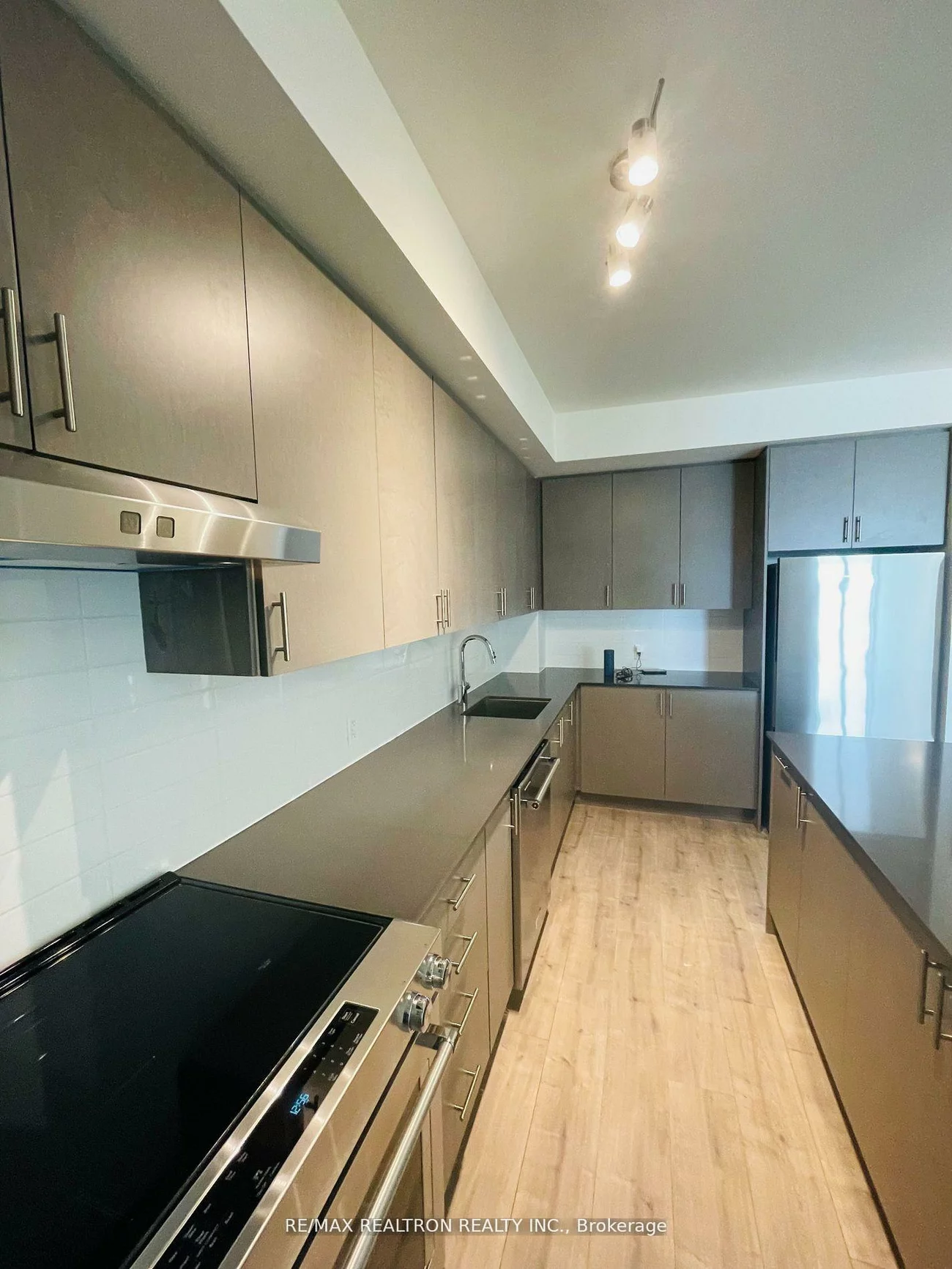 8960, Jane, Vellore Village, Vaughan